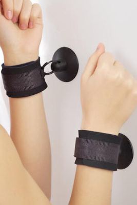 Наручники из неопрена (с присосками) от sex shop Hustler