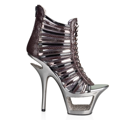 Стрипы – под питона с оригинальной платформой от sex shop Hustler