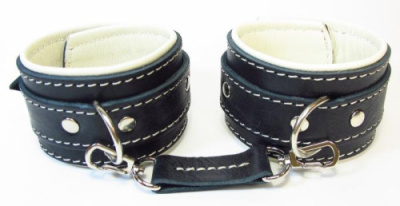 Наручники на пряжках (со светлым подкладом) от sex shop Hustler