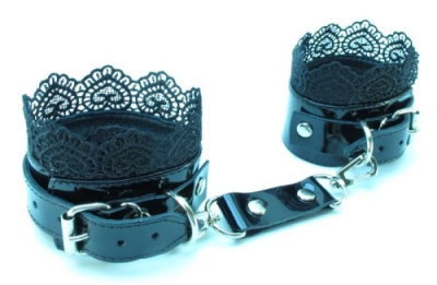 Изящные наручники BDSM Light с кружевом Hustler.kz Изящные наручники BDSM Light с кружевом от sex shop Hustler
