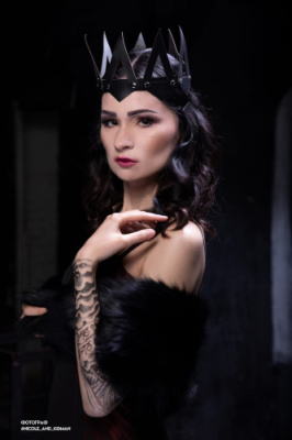 Корона кожаная от sex shop Hustler